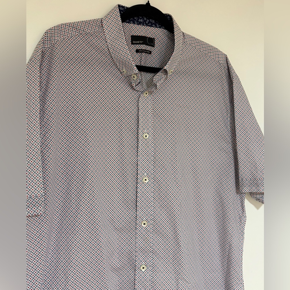 Quieti Men’s Blue and Red Geometric Print Short Sleeve Button Front Shirt Sz XL - Picture 2 of 6